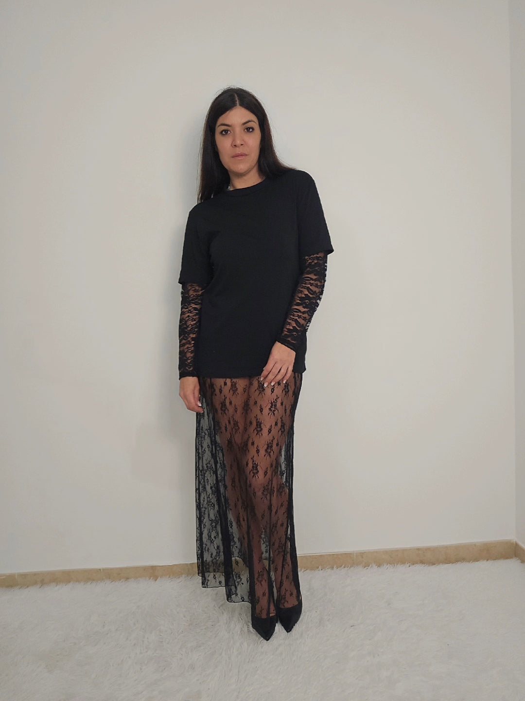 Maglia nera con maniche in pizzo