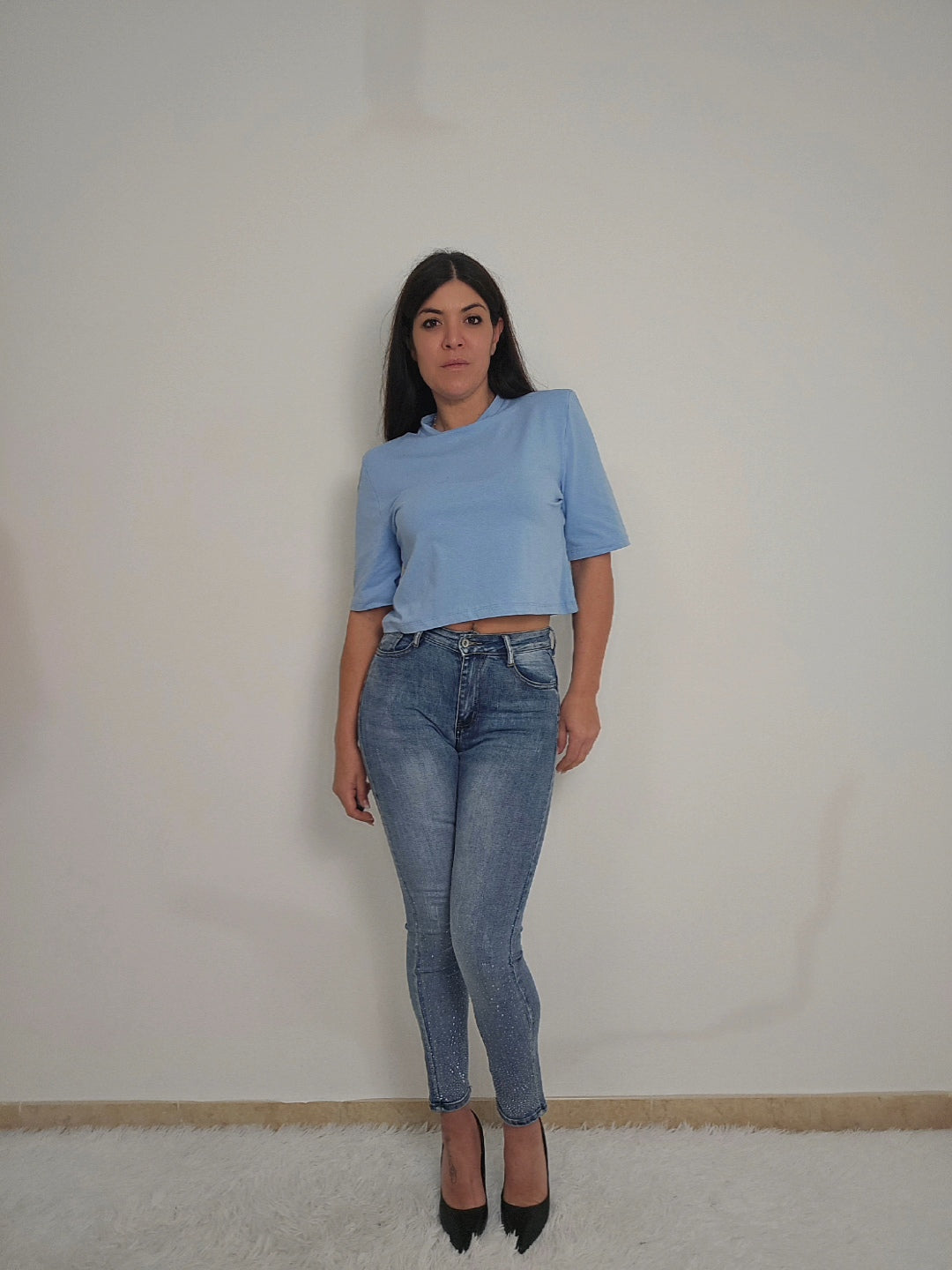 T_shirt corta con spalline imbottite
