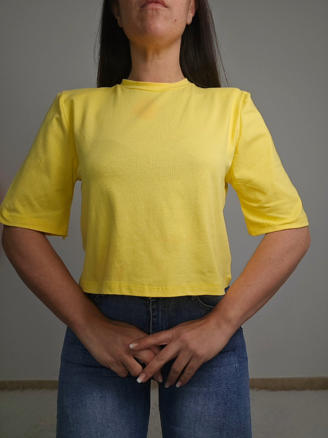 T_shirt corta con spalline imbottite