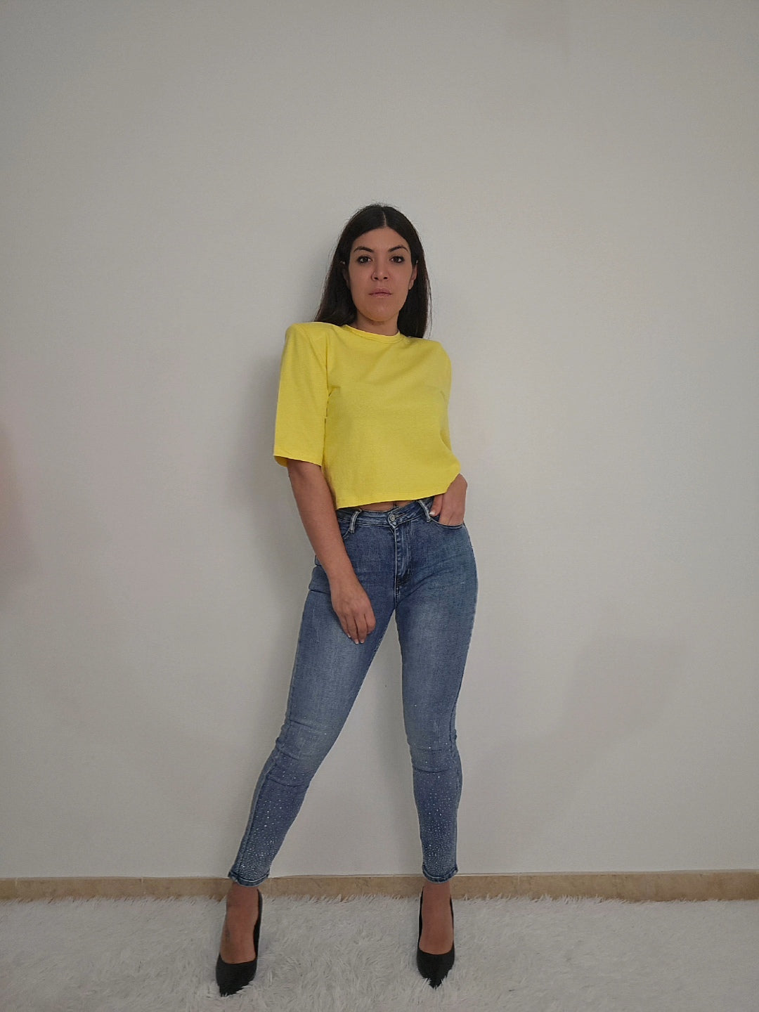 T_shirt corta con spalline imbottite