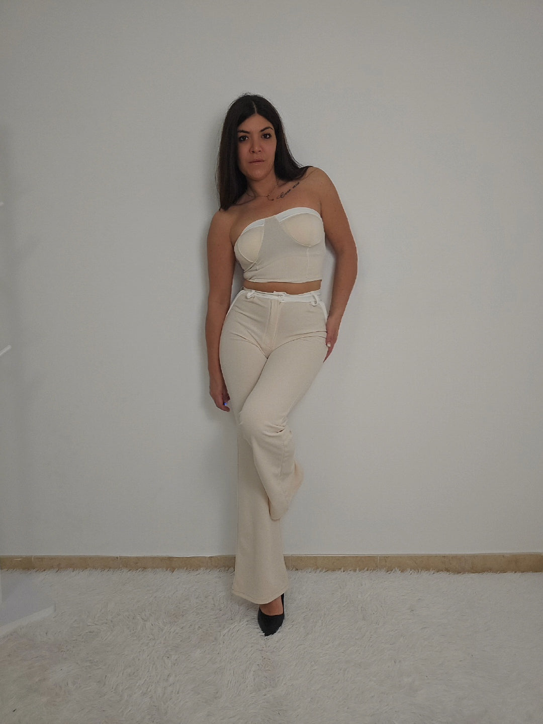 Completo elegante a due pezzi- top e pantalone a zampa