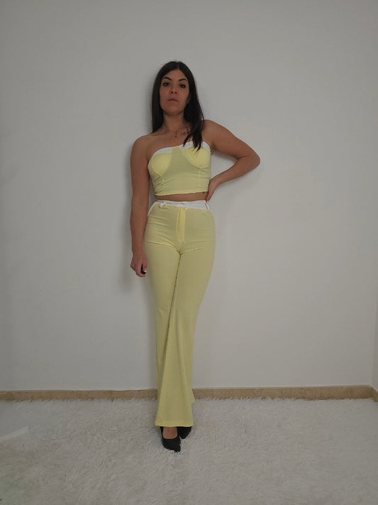 Completo elegante a due pezzi- top e pantalone a zampa