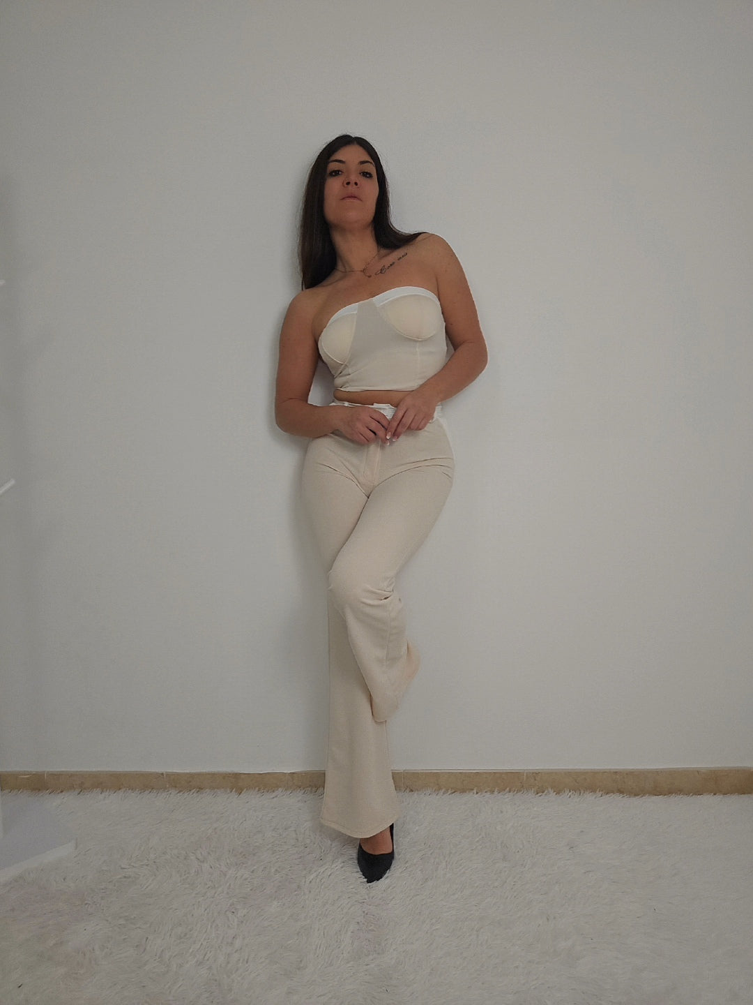 Completo elegante a due pezzi- top e pantalone a zampa